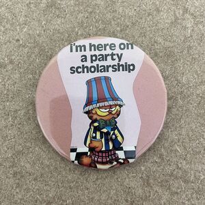 Garfield Button Vintage “I’m Here On A Party Scholarship” Funny College Grad 90s